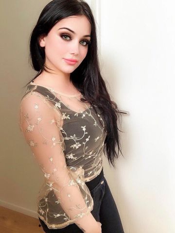 Алёна Элегантная Брюнетка